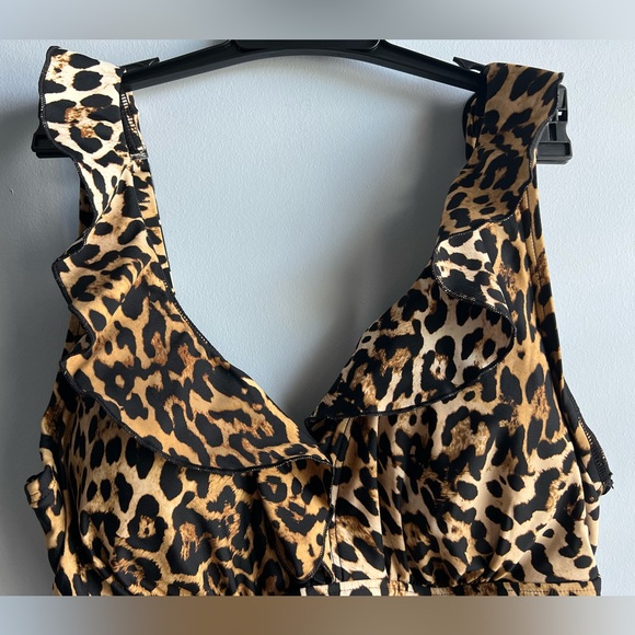 DKNY Women's Animal Print Ruffle Neck One-Piece Swimsuit Size Medium - Picture 3 of 9